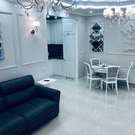 White Apartments In Arcadia 오데사 외부 사진